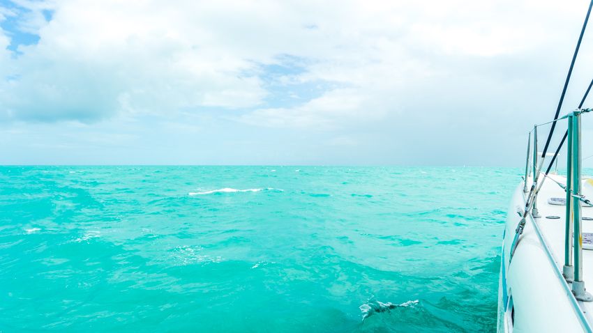 sailing crystal clear Bahamian waters