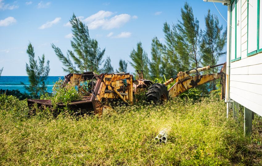 Sailing to abandoned island bahamas