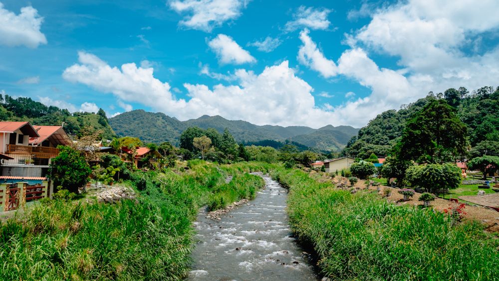 exploring panama by road trip