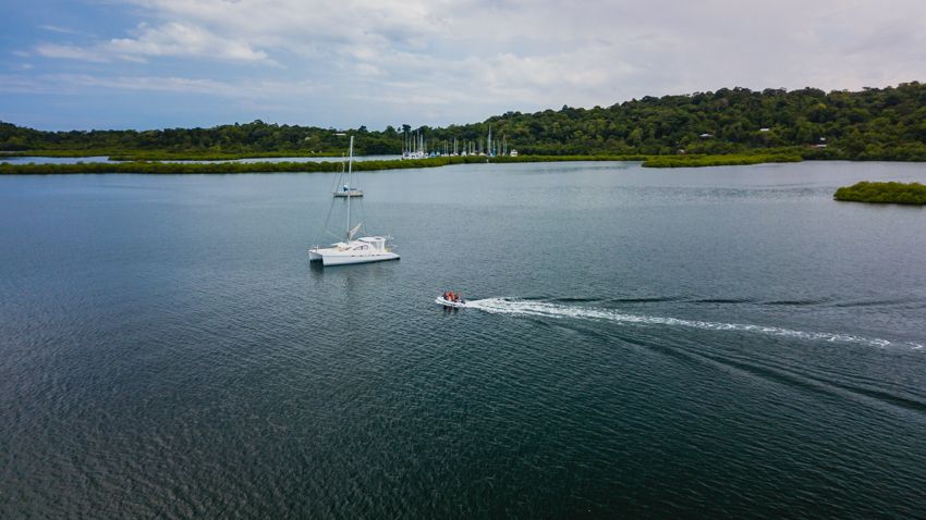 anchoring and sailing bocas del toro archipelago