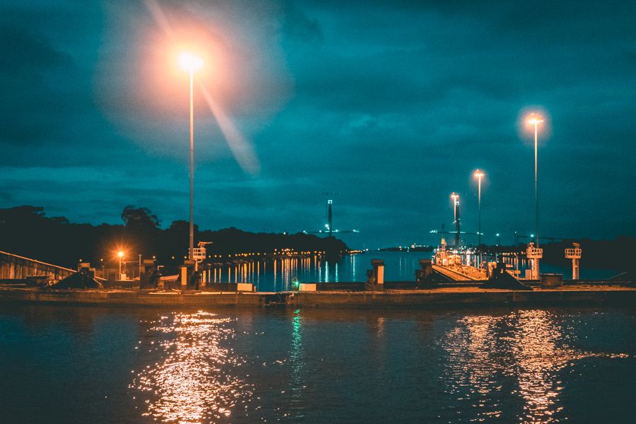 full locks transiting the panama canal