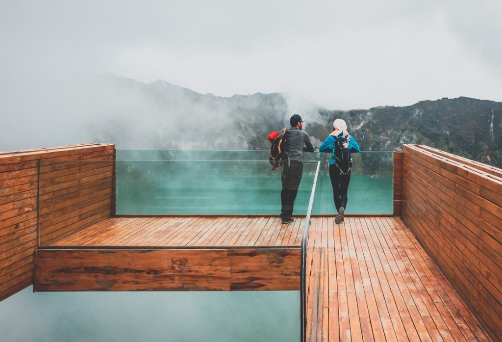 hiking ecuador quilotoa lake