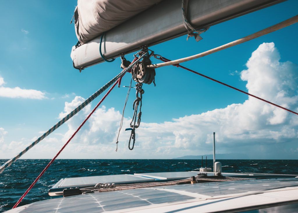 broken traveler car on a sailboat