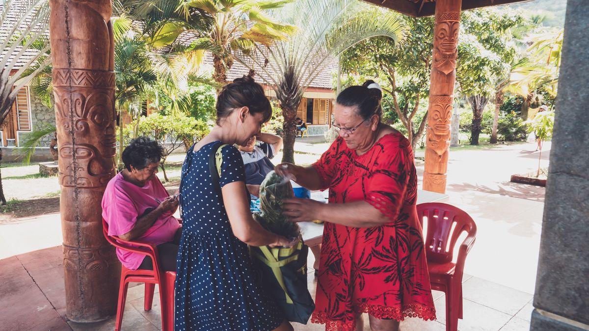marquesan woman helping Nikki with fresh produce