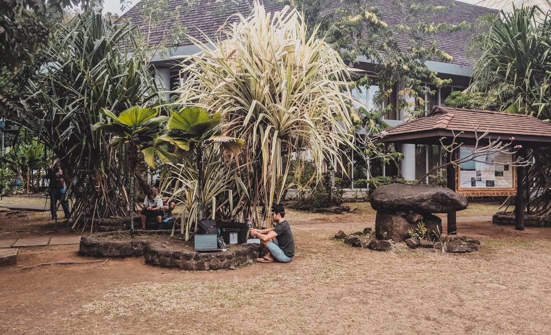 using free public wifi as a nomad