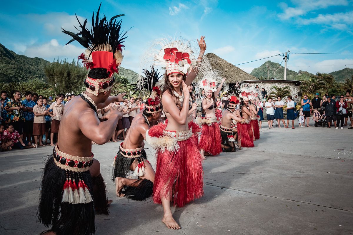 cook islands polynesian dancers performing at ceremony