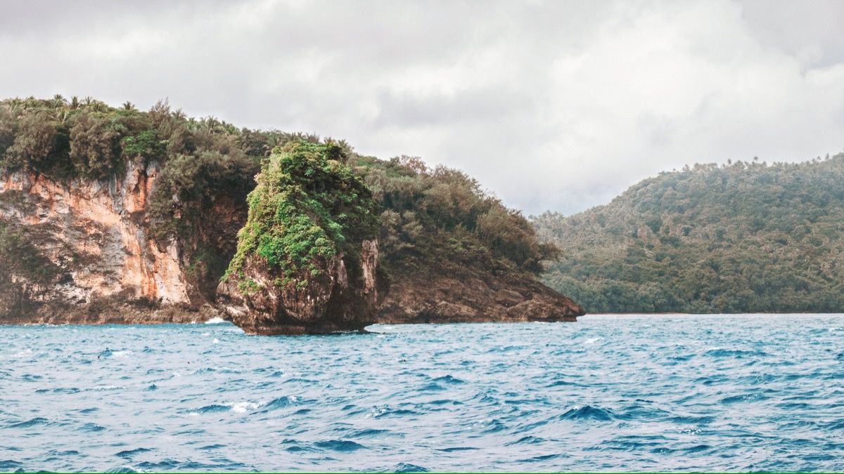 sailing into tonga with rocks and fog