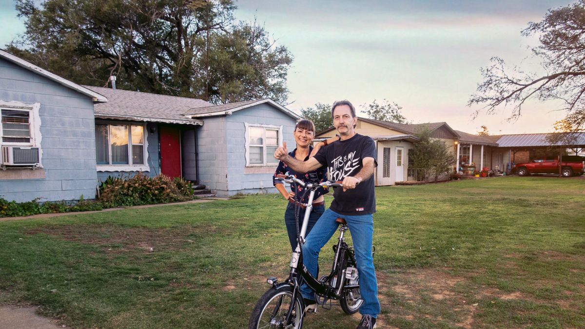 nikki wynn with dad on electric bike