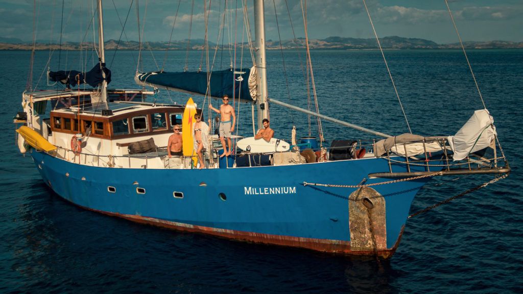 jason and nikki wynn with mark paarman most inspirational man on big sailboat