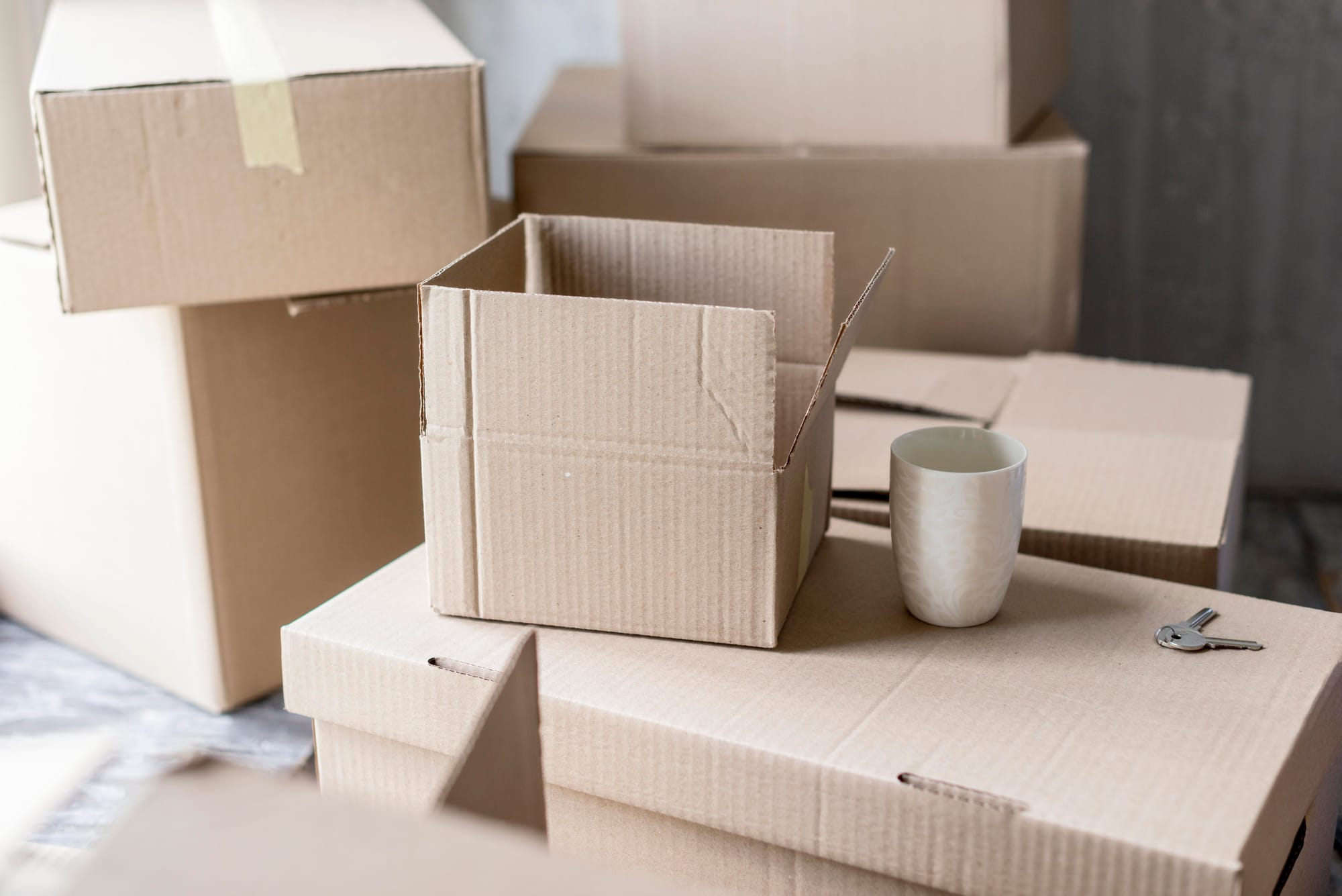 Recycled packaging for reselling: used boxes