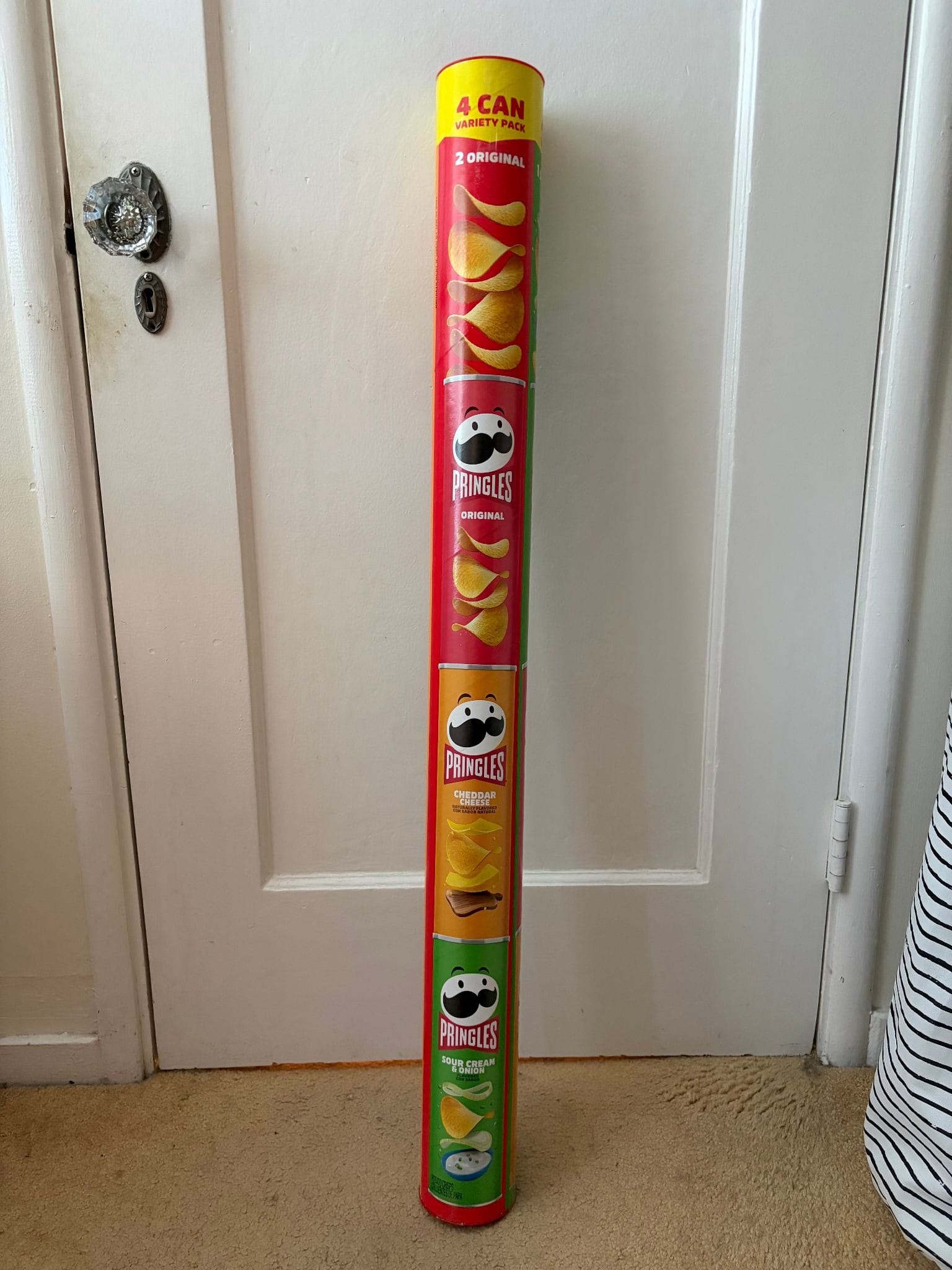 A 4-can pringles tower
