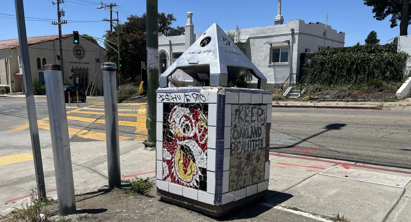 A "Keep Oakland Beautiful" trashcan