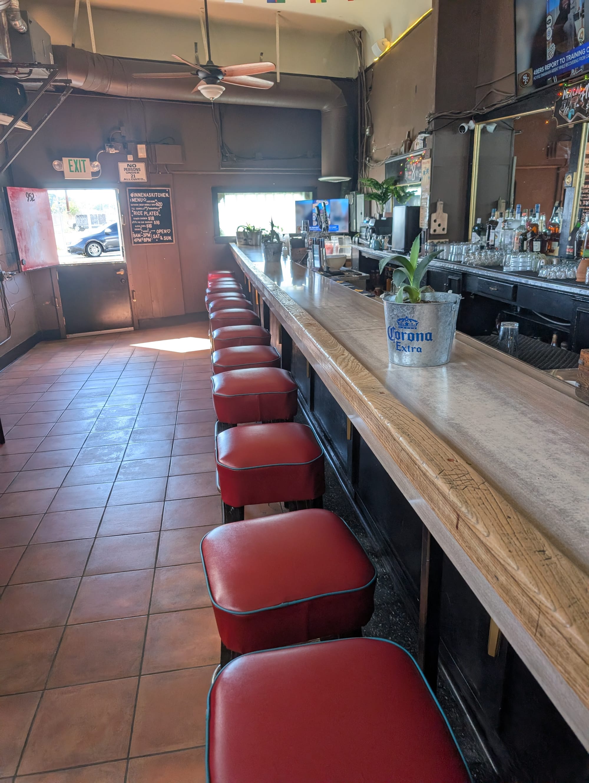 Aloha Club, interior. A long bar.
