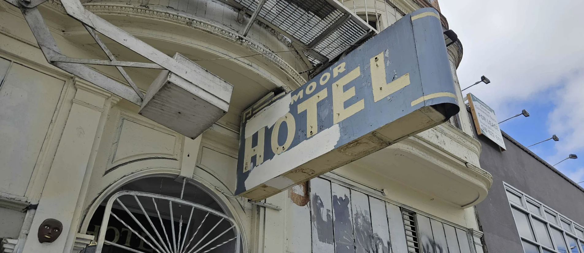 Moor Hotel.