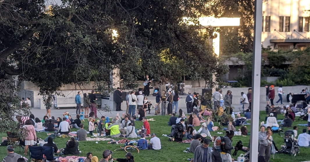 The crowd listening to music in the OMCA field on a Friday.