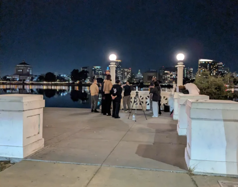Lake Merritt being picturesque.