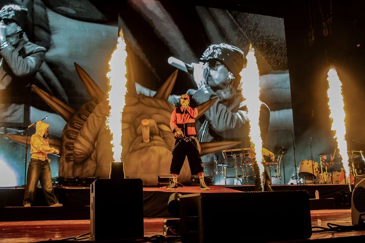 Machine Gun Kelly Brings Lost Americana Tour To Excited Fans In Charlotte, NC.