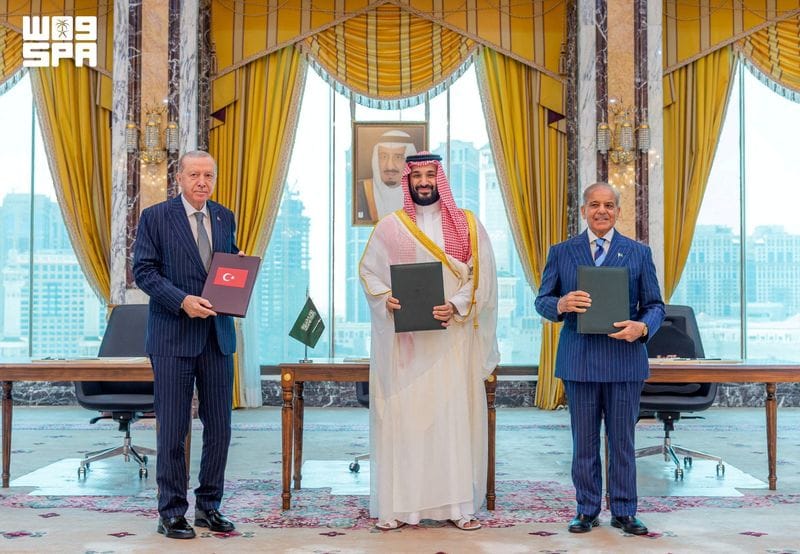 Saudi Arabia, Turkey and Pakistan sign joint defence deal in Mecca