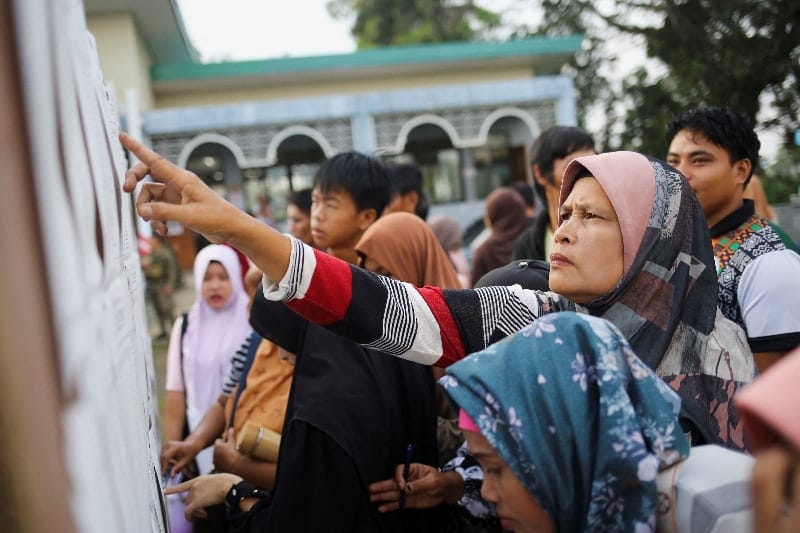 People look for their precincts during the first parliamentary elections of the Bangsamoro Autonomous Region in Muslim Mindanao (BARMM) in Pahamuddin, Cotabato, Philippines, September 14, 2026. REUTERS/Manman Dejeto