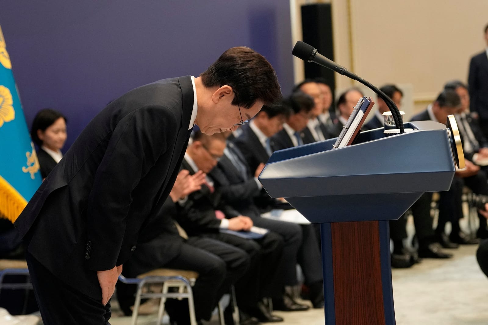 South Korean President Lee Jae Myung bows during a press conference at the presidential Blue House in Seoul, South Korea, Friday, September 18, 2026. Ahn Young-joon/Pool via REUTERS REUTERS/Ahn Young-joon