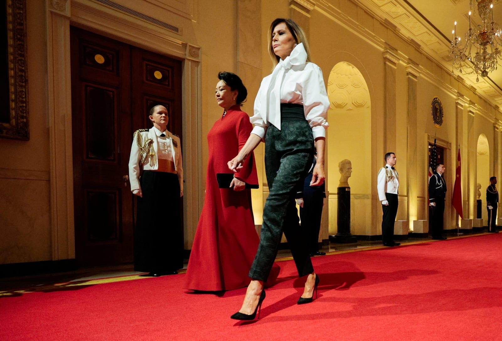 US first lady Melania Trump and Peng Liyuan, the wife of Chinese President Xi, walk at the White House on the day US President Donald Trump hosts a state dinner for China's President Xi Jinping in Washington, D.C., US, September 24, 2026. REUTERS/Eve