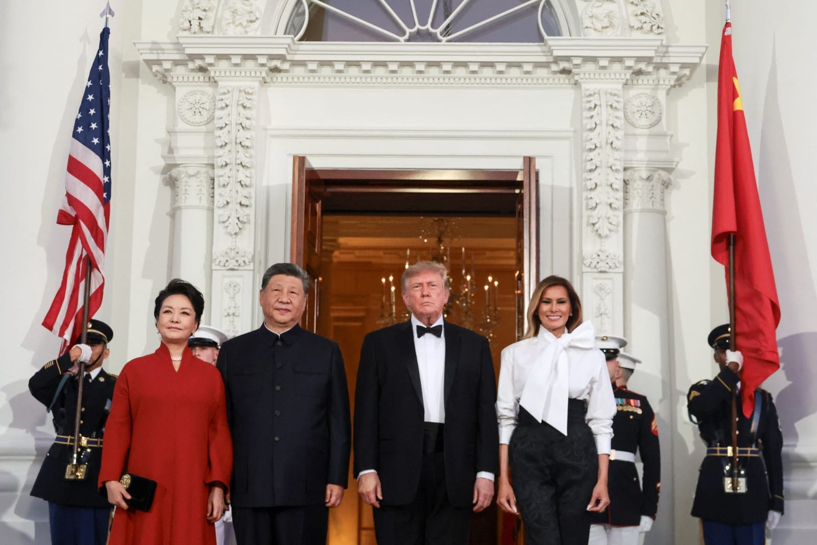 US President Donald Trump and first lady Melania Trump welcome Chinese President Xi Jinping and his wife, Peng Liyuan, to the White House ahead of a state dinner in Washington, D.C., US, September 24, 2026. REUTERS/Evelyn Hockstein
