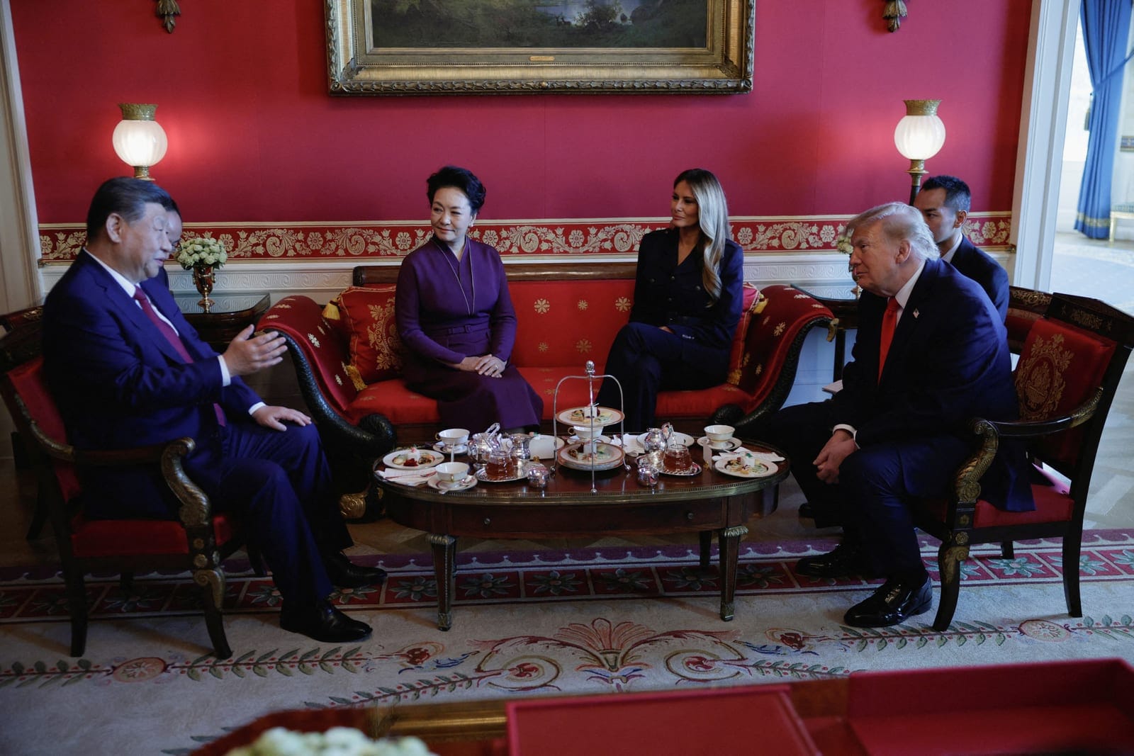 US President Donald Trump and first lady Melania Trump participate in tea with Chinese President Xi Jinping and his wife, Peng Liyuan, in the Red Room of the White House in Washington, DC, US, September 25, 2026. REUTERS/Evan Vucci