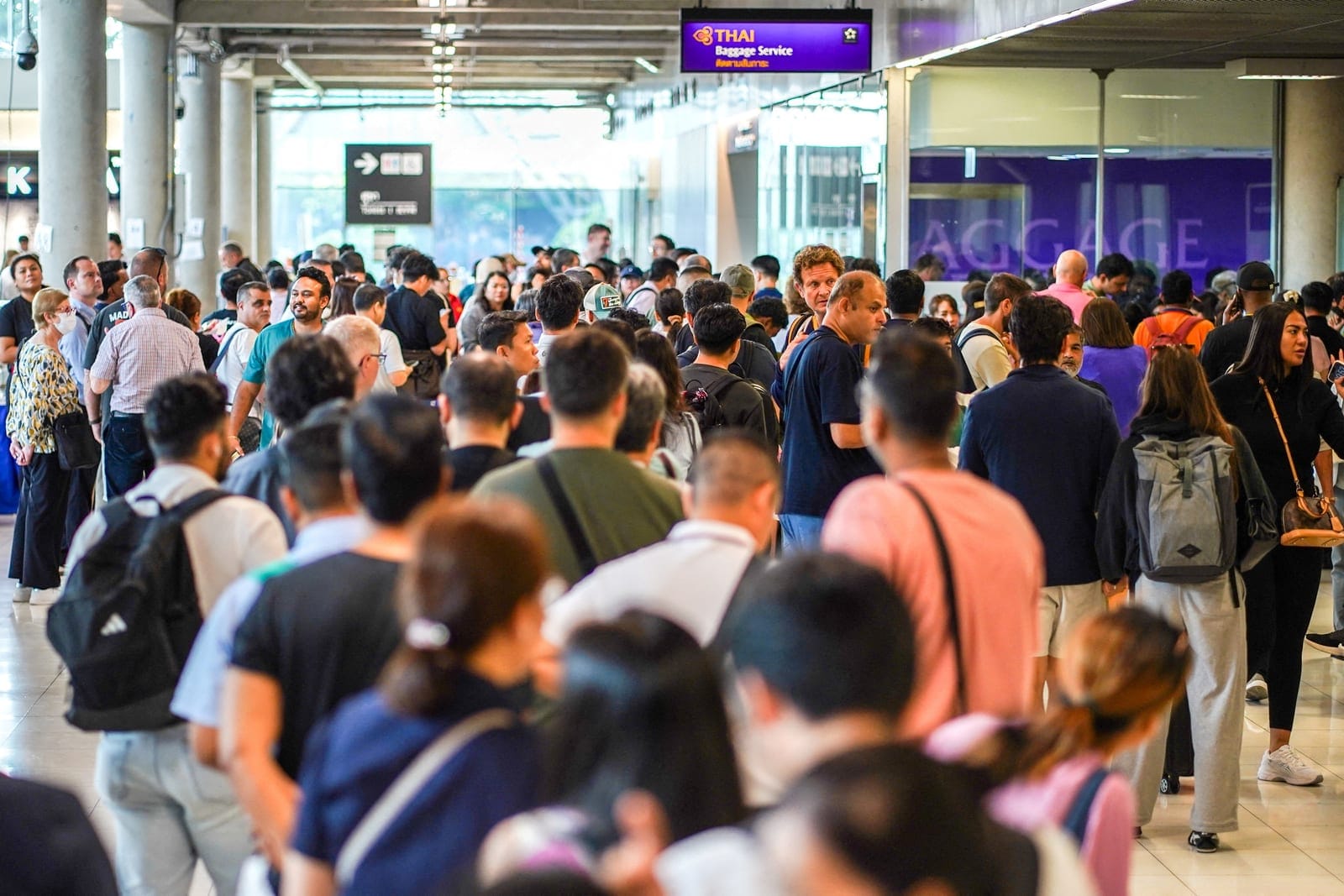 Passengers queue to claim baggage from Thai Airways flights at Suvarnabhumi International Airport, after heavy rain and flooding disrupted the airline's ground operations, in Bangkok, Thailand, September 29, 2026. REUTERS/Athit Perawongmetha