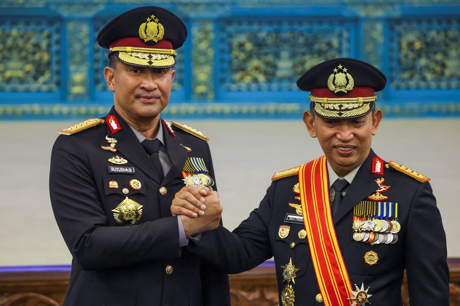 Indonesia's newly appointed National Police Chief Suyudi Ario Seto shakes hands with newly appointed Presidential Chief of Staff Listyo Sigit Prabowo following their inauguration at the State Palace in Jakarta, Indonesia, October 1, 2026. REUTERS/Aje
