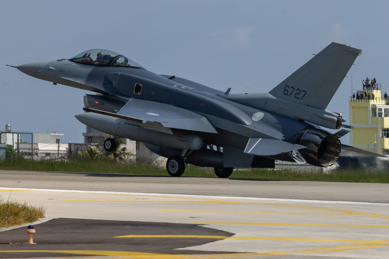 A Lockheed Martin F-16V fighter jet lands at Taitung's Chihhang Air Base in Taitung, Taiwan, October 2, 2026. REUTERS/Ann Wang