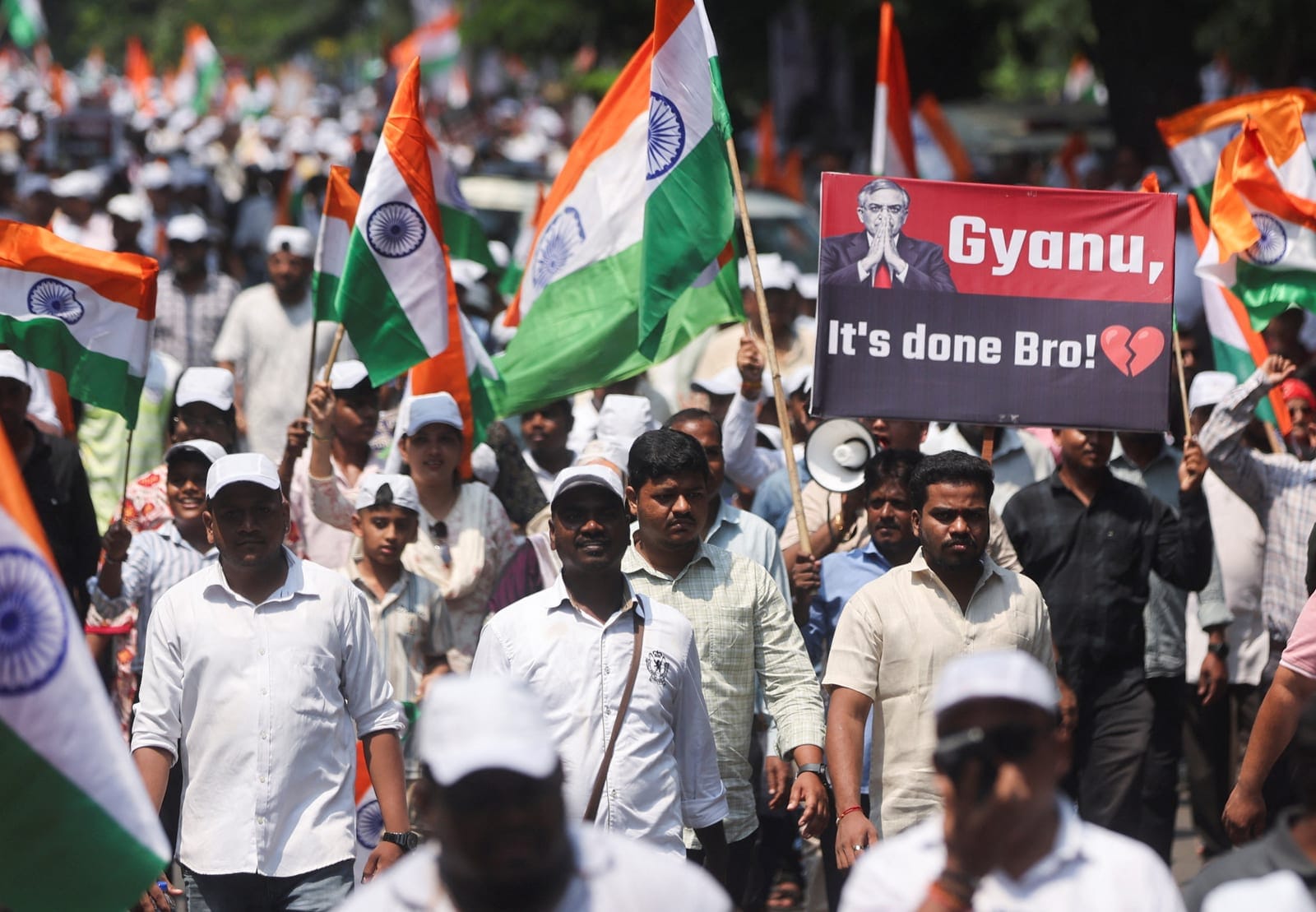 Supporters hold placards and Indian flags during a protest demanding the resignation of India's Chief Election Commissioner Gyanesh Kumar organised by the Shiv Sena (UBT) and the Maharashtra Navnirman Sena (MNS) in Mumbai, India, October 4, 2026. REU
