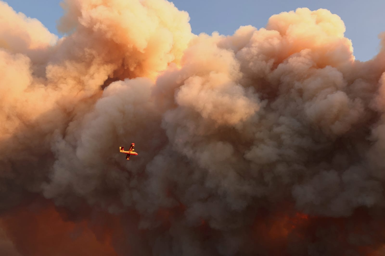 FILE PHOTO: A firefighting aircraft flies during a wildfire as seen from the village of Cotignac, in the Var department, France, July 21, 2026. REUTERS/Manon Cruz/File Photo