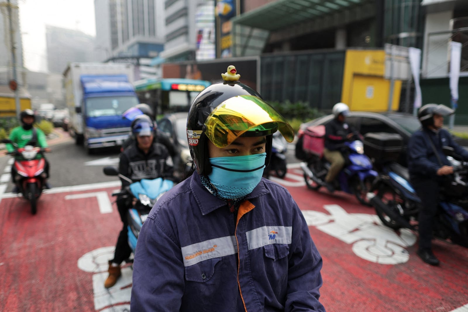A motorcyclist covers his nose with a cloth on a hazy day caused by regional wildfires in Kuala Lumpur, Malaysia, October 9, 2026. REUTERS/Hasnoor Hussain
