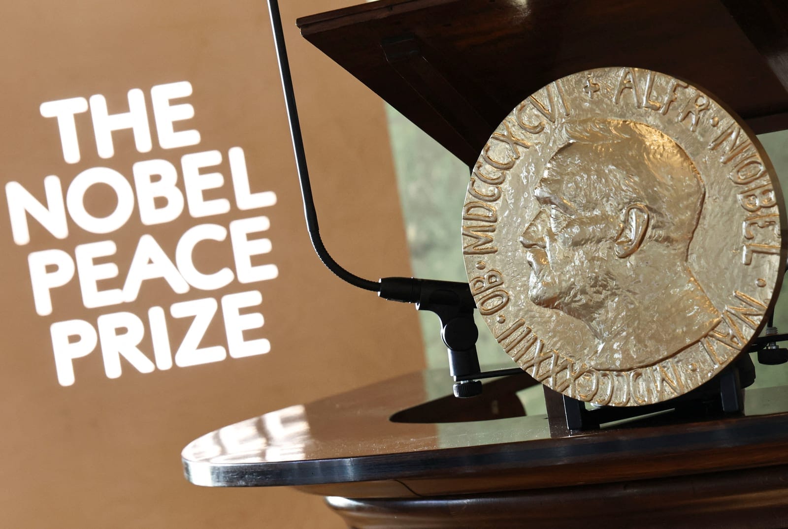 A replica of the Nobel Peace Prize medal is placed at the Norwegian Nobel Institute, where the laureate of the Nobel Peace Prize is announced, in Oslo, Norway, October 9, 2026. REUTERS/Tom Little