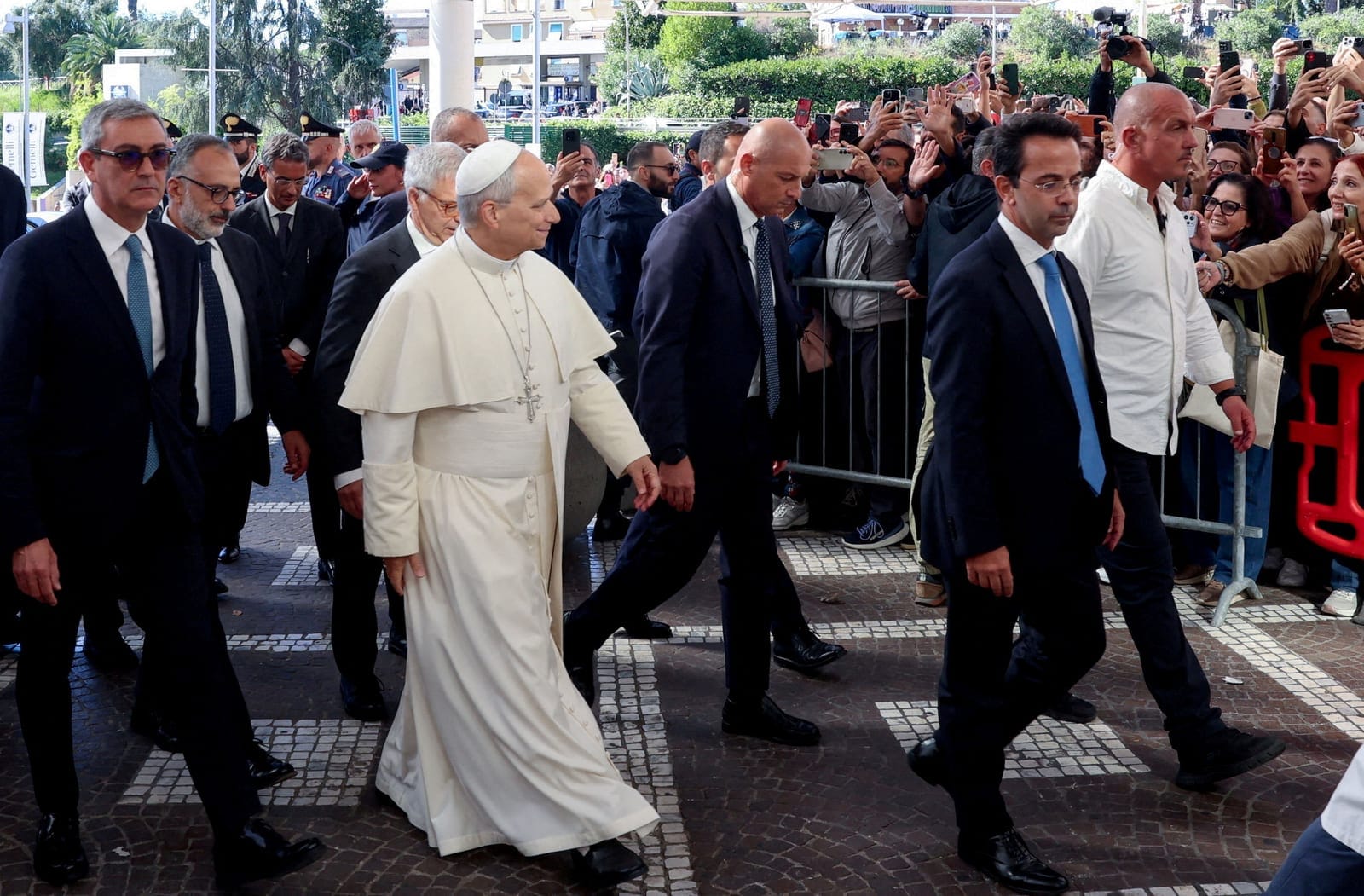 Pope Leo arrives at Gemelli Hospital ahead of the pontiff's surgery to remove a lung nodule, in Rome, Italy, October 13, 2026. REUTERS/Ciro de Luca