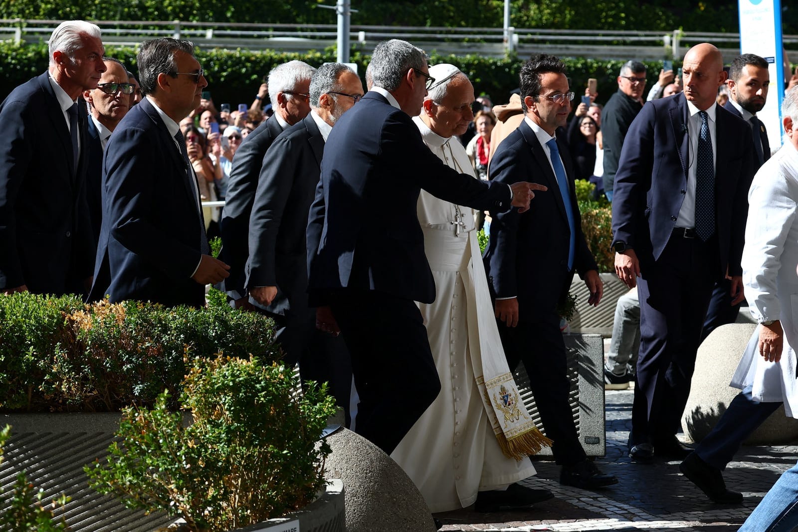 Pope Leo arrives at Gemelli Hospital ahead of the pontiff's surgery to remove a lung nodule, in Rome, Italy, October 13, 2026. REUTERS/Guglielmo Mangiapane