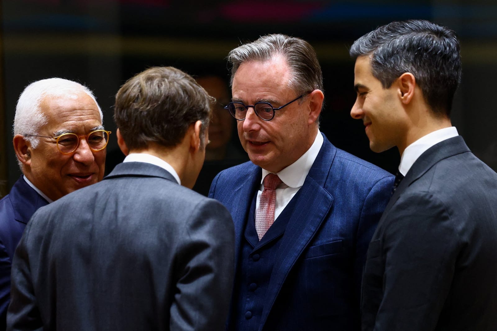 Belgian Prime Minister Bart De Wever, French President Emmanuel Macron, European Council President Antonio Costa and Dutch Prime Minister Rob Jetten talk on the day of the European Union leaders' summit in Brussels, Belgium October 15, 2026. REUTERS/