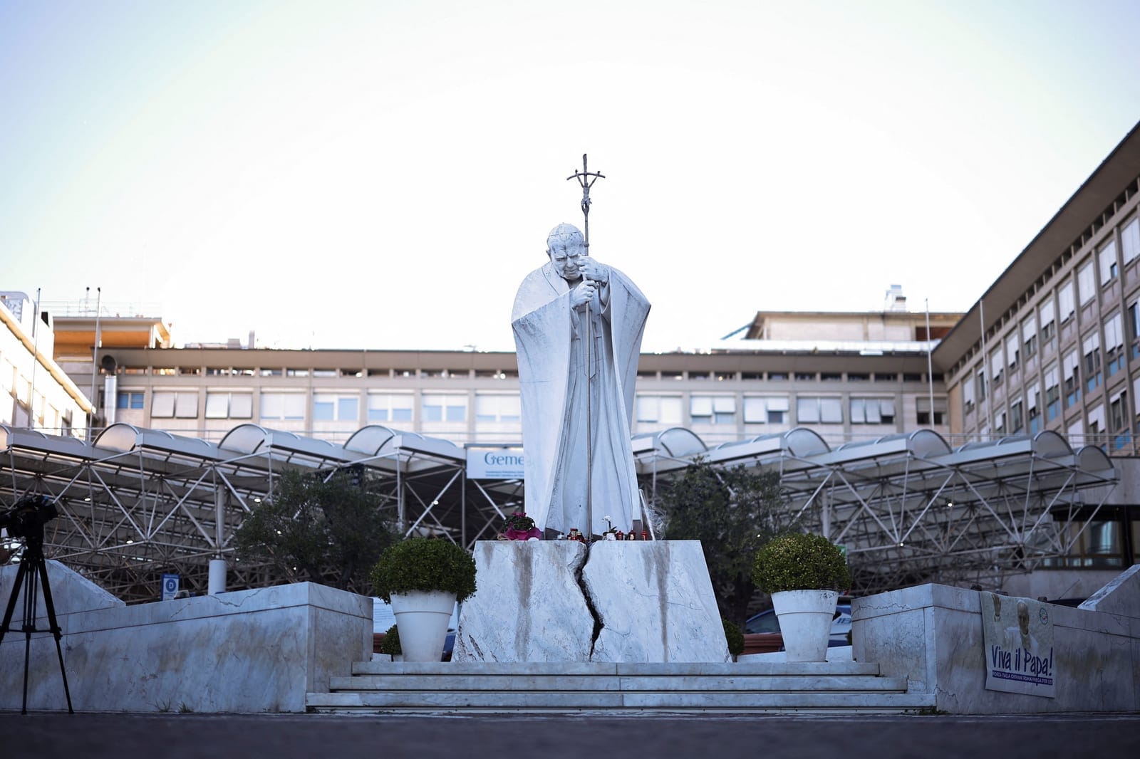 The statue of John Paul II outside Gemelli Hospital after the Vatican said Pope Leo had been diagnosed with lung cancer following surgery to remove part of his right lung, in Rome, Italy, October 15, 2026. REUTERS/Stoyan Nenov