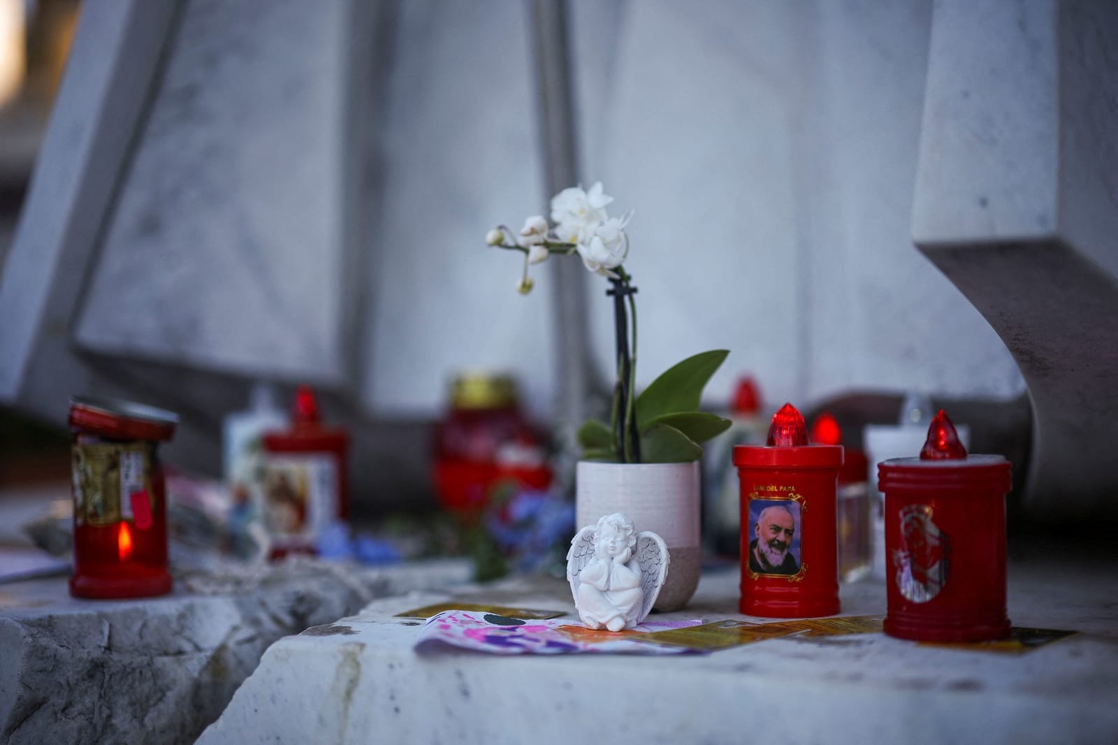 A figurine at the statue of John Paul II outside Gemelli Hospital after the Vatican said Pope Leo had been diagnosed with lung cancer following surgery to remove part of his right lung, in Rome, Italy, October 15, 2026. REUTERS/Stoyan Nenov