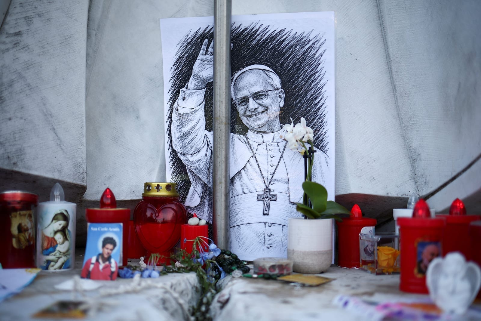 An image of Pope Leo is placed near the statue of Pope John Paul II outside Gemelli Hospital, after the Vatican said Pope Leo had been diagnosed with lung cancer after surgeons removed a part of his right lung, in Rome, Italy, October 16, 2026. REUTE