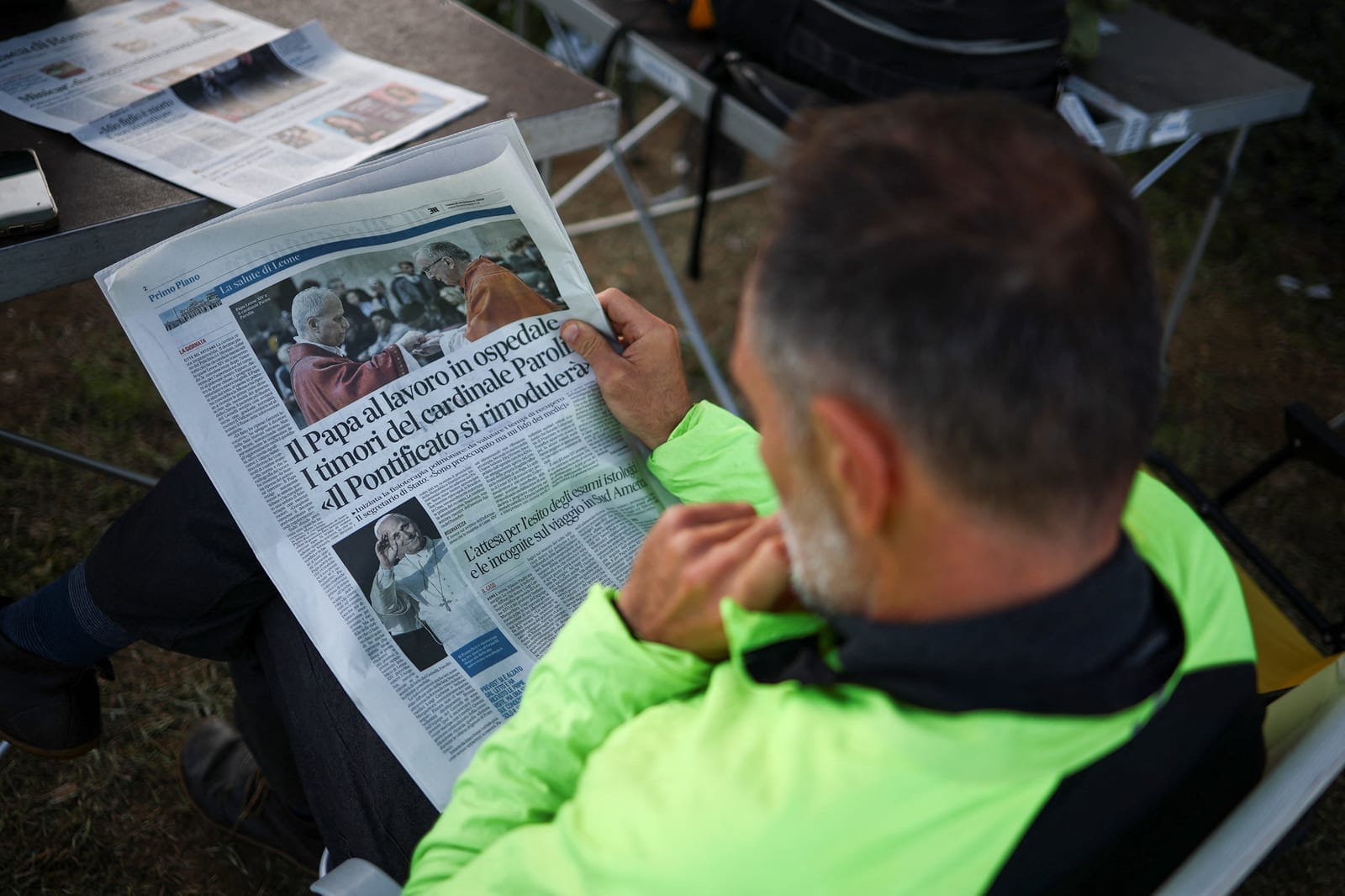 A member of the media reads a news article about the Pope, after the Vatican said Pope Leo had been diagnosed with lung cancer after surgeons removed a part of his right lung, in Rome, Italy, October 16, 2026. REUTERS/Guglielmo Mangiapane