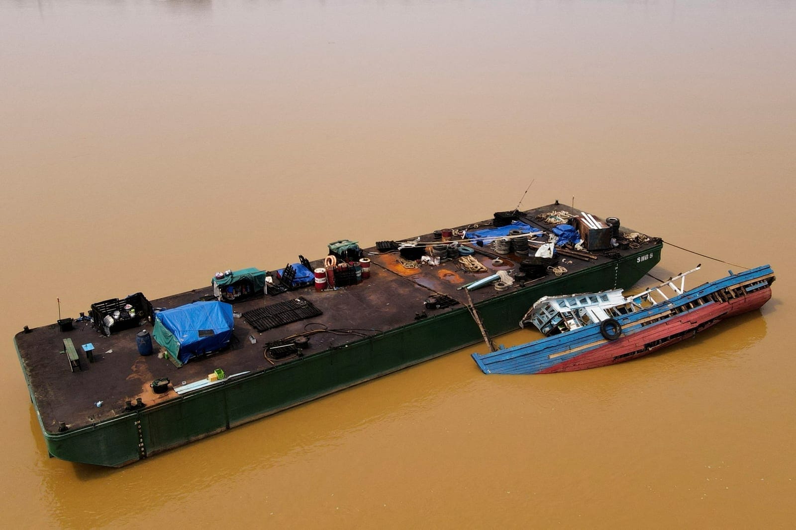 A drone view shows a partially submerged tugboat alongside a barge on the Kapuas River as water levels recede amid a prolonged El Nino-induced drought in Sanggau Regency, West Kalimantan province, Indonesia, September 30, 2026. REUTERS/Soepriyadi Gun