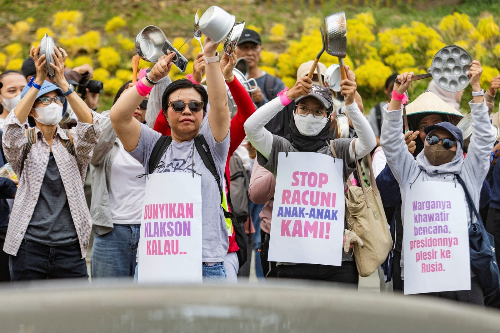 FILE PHOTO: People take part in a rally demanding an end to the government's free nutritious meal (MBG) program, following cases of food poisoning, in Yogyakarta, Indonesia, September 8, 2026. REUTERS/Dwi Oblo/File Photo