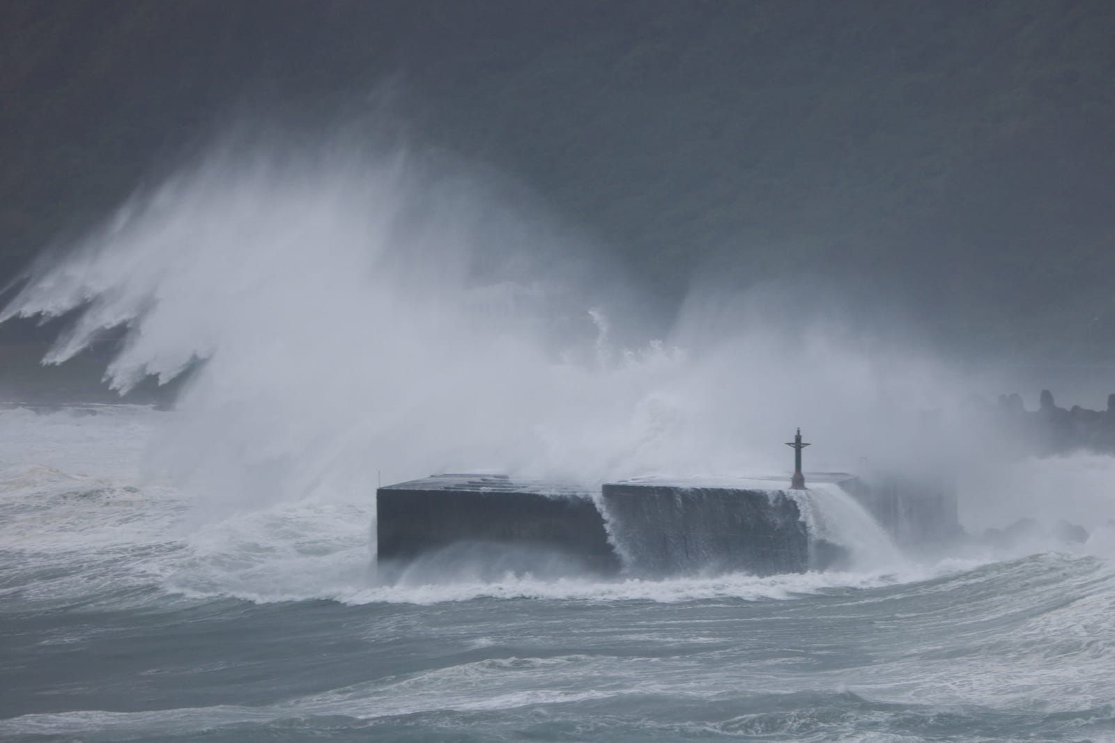 Waves generated by Typhoon Champi crash over a breakwater in Keelung, Taiwan, October 23, 2026. REUTERS/Ann Wang