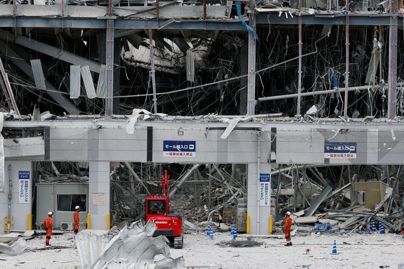 13 Dead in Japan Earthquake as Rescuers Pull Survivors From Collapsed Kumamoto Mall post image