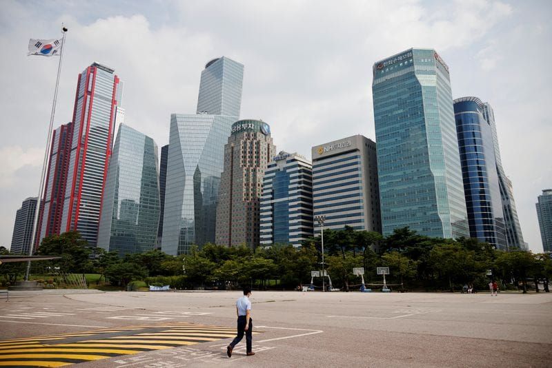 Foreign Investors Pulled $25 Billion From Asian Stocks in July as AI Doubts Spread post image