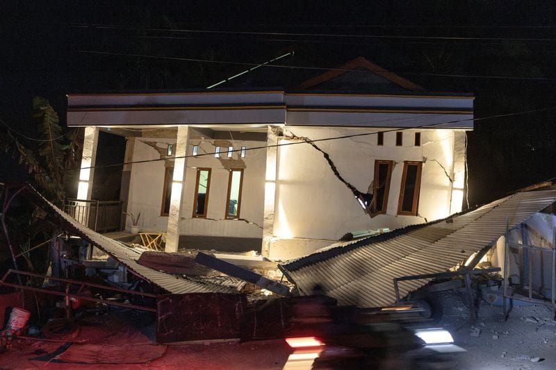 Indonesia Earthquake Kills 68 as Rescuers Search Rubble on Independence Day post image