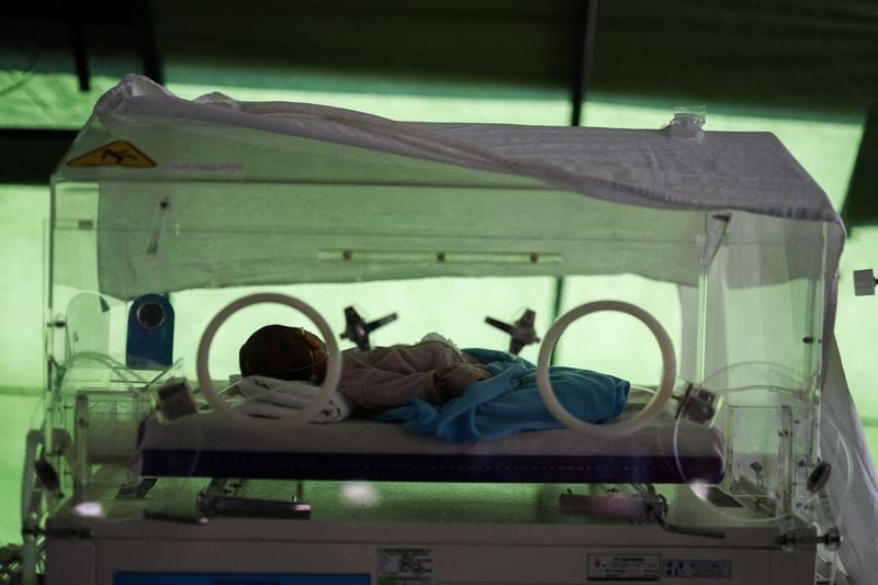 She Gave Birth by Flashlight as a 7.7 Quake Tore Through East Nusa Tenggara post image