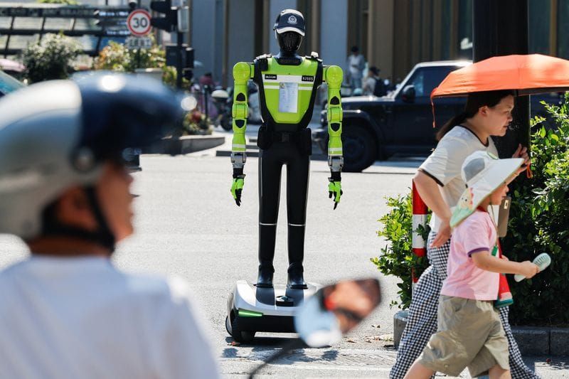 China's Traffic Robocops Issue Warnings, Not Tickets, and Never Clock Out post image