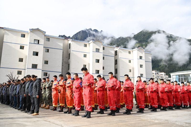 Tibet Flood Rescuers Fight Raging River to Reopen China-Nepal Border Road post image